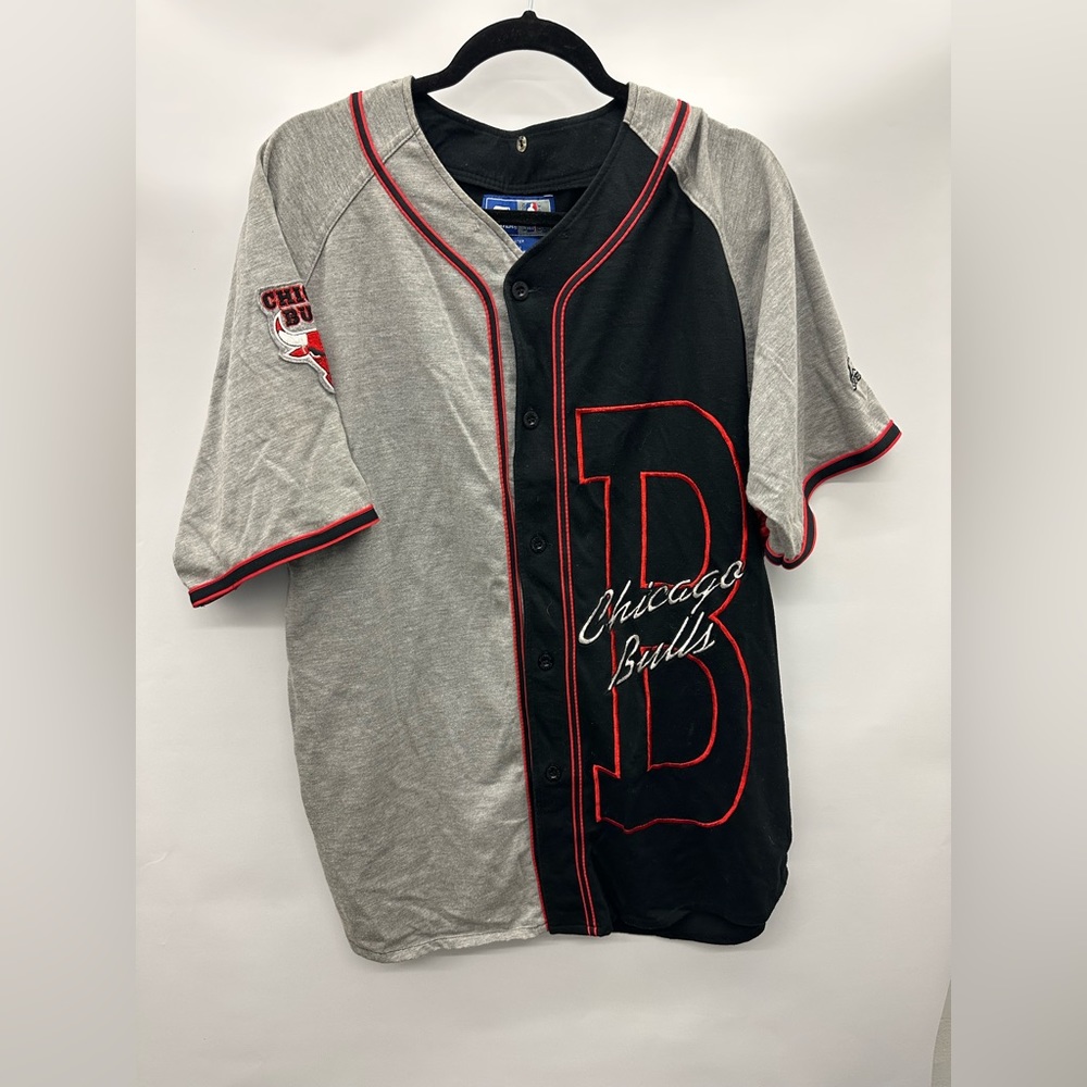 CHICAGO BULL STARTER JERSEY SHIRT (VINTAGE) in amazing condition !!